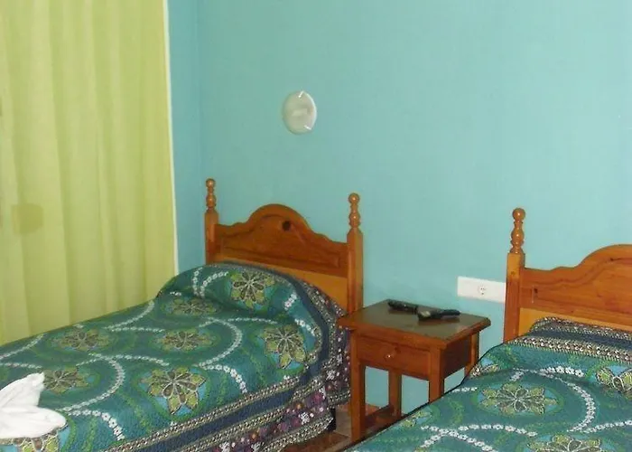 Virgen Del Rocio Ii Pensión 2*