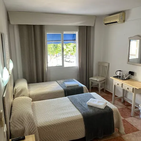 Virgen Del Rocio Ii ゲストハウス 2*