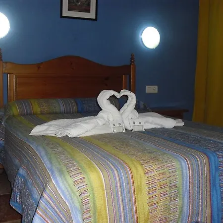 ゲストハウス Virgen Del Rocio Ii 2*